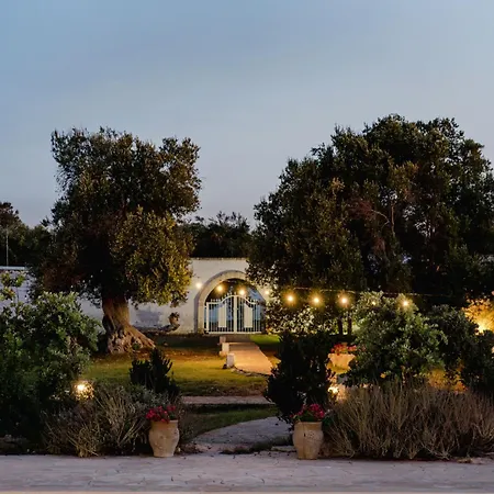 לינה וארוחת בוקר Masseria Della Piana 4*